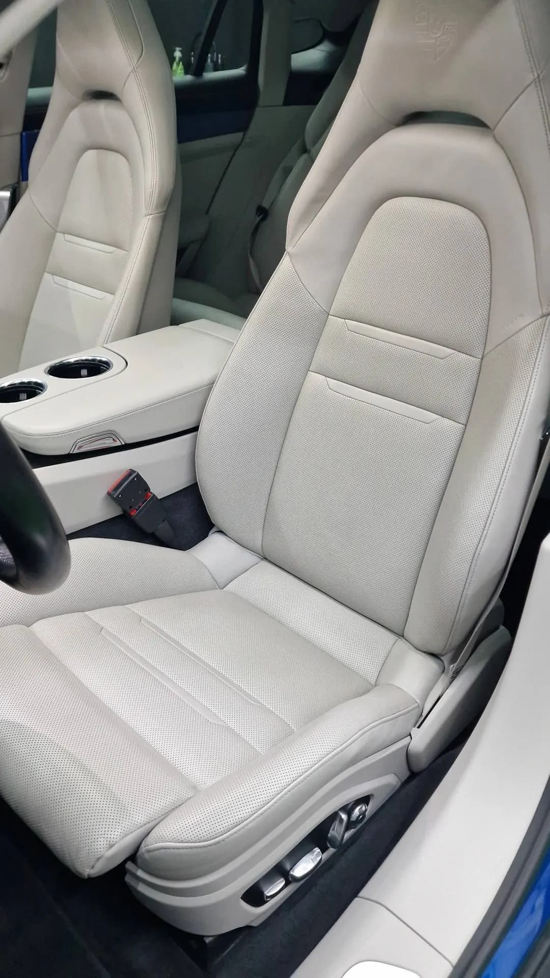 Detailing Interior Porsche — după