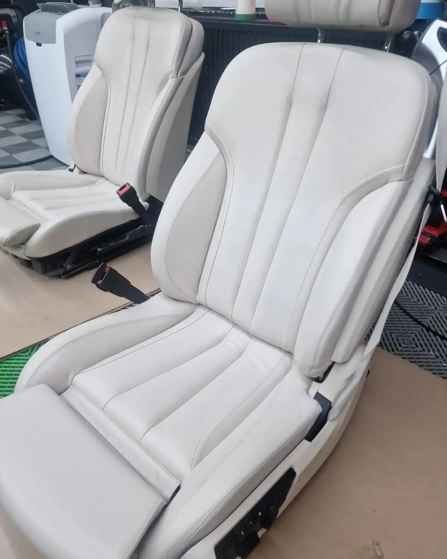 Recondiționare piele auto premium