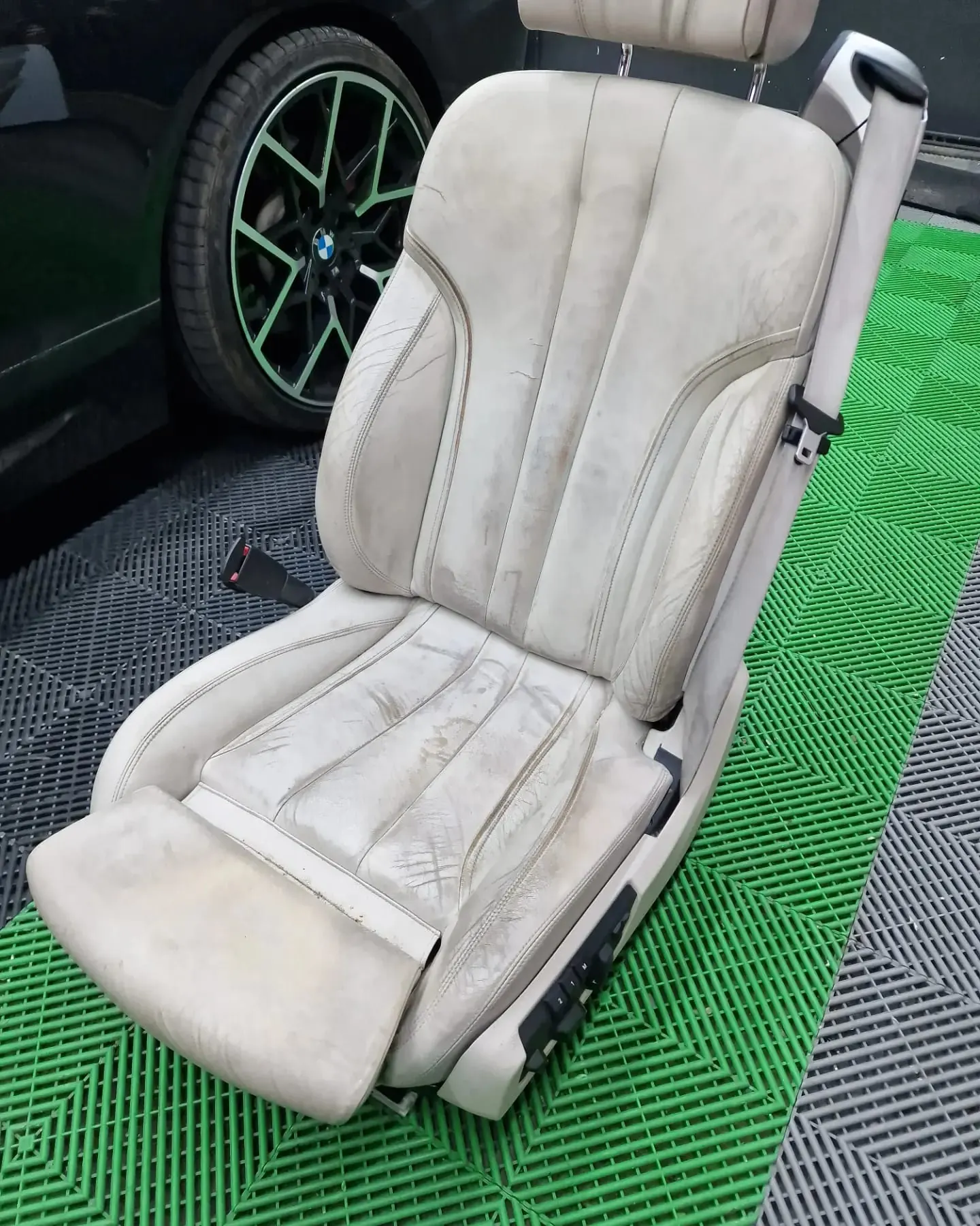 Vopsire Piele Auto — înainte